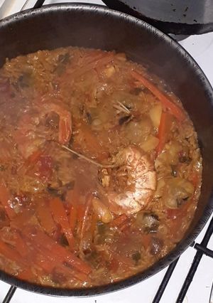 Una foto de Paella con mix de mariscos
