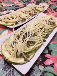 Una foto de Carpaccio de zapallo italiano 🥒