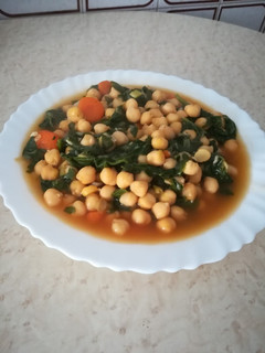 Una foto de Garbanzos con espinacas