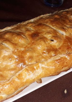 Foto principal de Empanada de morcilla y cebolla caramelizada