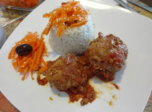 Una foto de Albóndigas en salsa de tomate