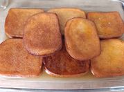 Una foto de postres con miel