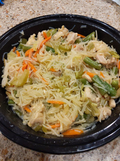 A picture of Filipino pancit.