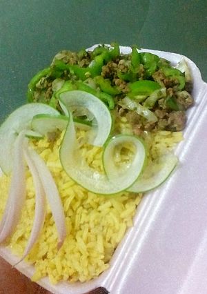 Une photo de Riz wassa wassa souroundou nigerien au legume a la viande hachee
