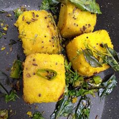 A picture of Besan dhokla.