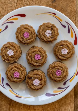 A picture of Semolina and dates ladoo.