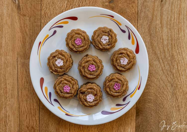 Semolina and dates ladoo