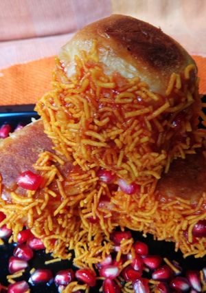 A picture of Dabeli.