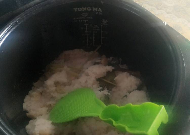 Bagaimana Menyiapkan Nasi Gurih Simple Rice Cooker ala, Menggugah Selera