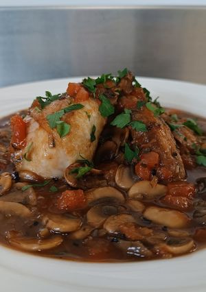 A picture of Chicken sauté chasseur.