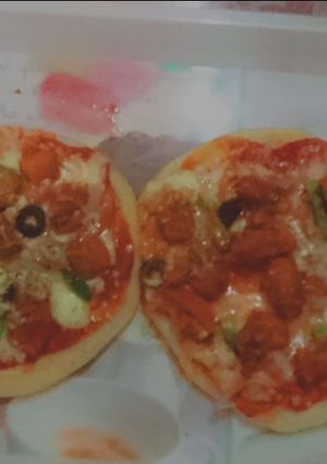 A picture of Mini cheese pizza.