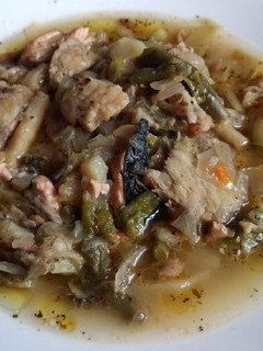 Una foto de Sopa de raspas de salmón
