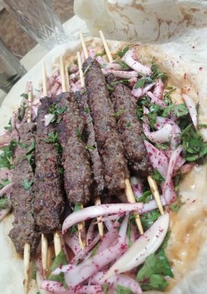 صورة لوصفة اسياخ الكباب بالفرن بطريقة بسيطة جداً
