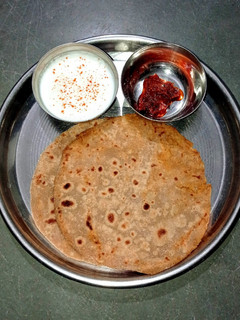 சிம்பிள் ஆலு பராத்தா(aloo paratha recipe in tamil) செய்முறை முக்கிய புகைப்படம்