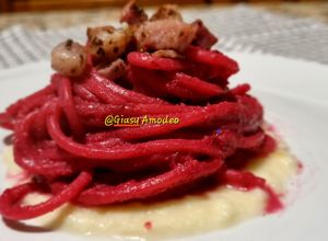 Foto di Spaghetti alla gricia con barbabietola rossa