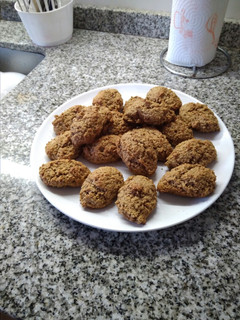 Una foto de Galletas de avena y manzana veganas