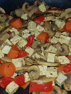 Una foto de Tofu con verduras