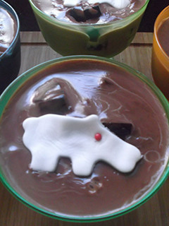 Una foto de Higos camuflados con flan de chocolate