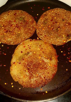 રવા ઉત્તપમ(rava uttapam recipe in Gujarati) રેસીપી મુખ્ય ફોટો