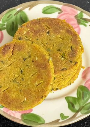 A picture of Masala Biscuit Bhakari (Gujrati Special).