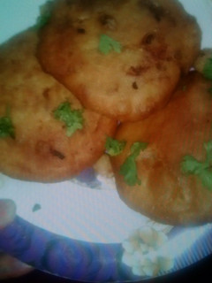 A picture of Aaloo kachori.