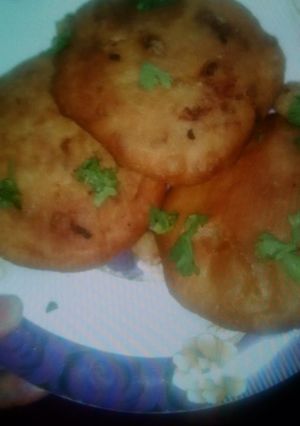 A picture of Aaloo kachori.