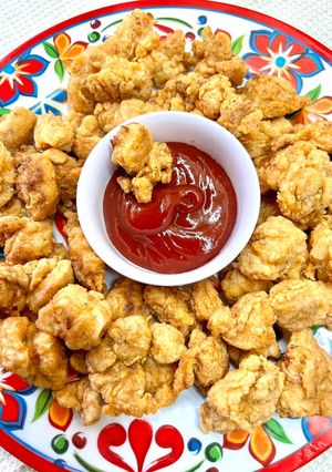 Una foto de Pochoclos de pollo 🍗