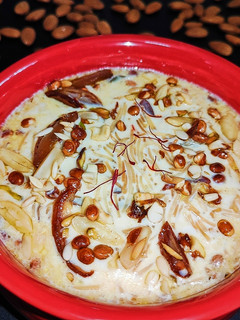 ஷீர் குருமா(sheer khurma recipe in tamil) செய்முறை முக்கிய புகைப்படம்