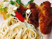 Una foto de spaguetti con tocino