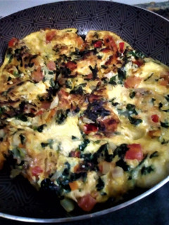 Una foto de Tortilla de Espinacas Guisadas🍅🌶🧅y Huevos🥚🥚