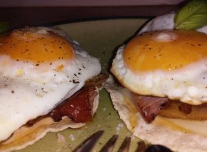 Una foto de Tortillas De Huevo y jamón con queso
