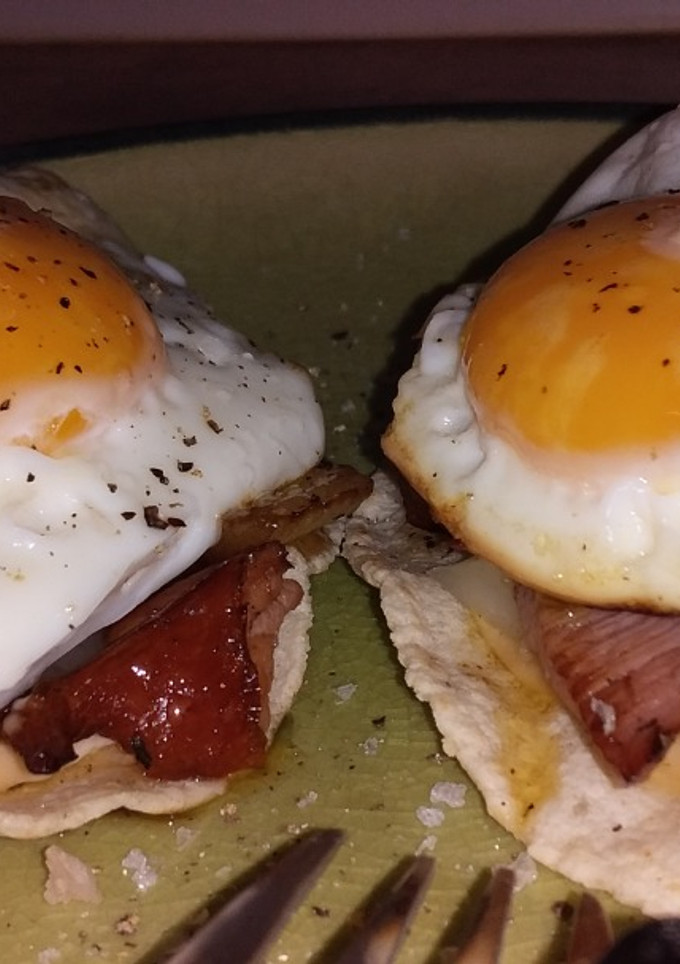 Una foto de Tortillas De Huevo y jamón con queso