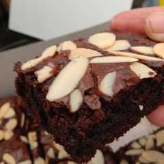 รูปของ Brownies panggang shiny crust,,
