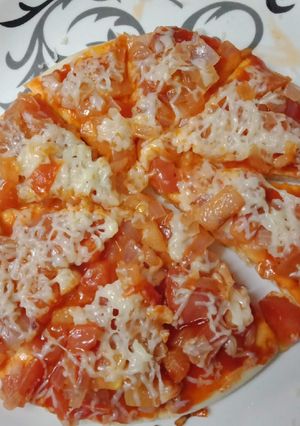 पिज्जा (Pizza recipe in hindi) रेसिपी मुख्य फोटो