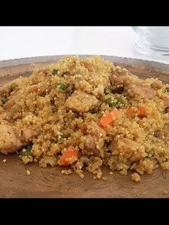 Una foto de Pulao de quinoa con pollo (pilaf)