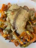 Pez pollo con verduras al horno