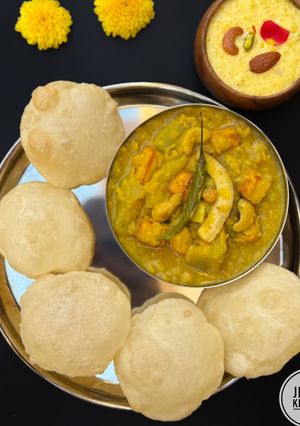 A picture of Lau, Paneer diye Chola’r Dal (Chana Dal with Louki/ Bottle Gourd and Paneer/Cottage Cheese).
