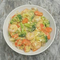 A picture of Indonesian KWETIAU SIRAM(Rice Noodles in Egg Gravy).