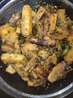 வாழைக்காய் புளி வறுவல் (Vaazhaikaai pulivaruval recipe in tamil) செய்முறை முக்கிய புகைப்படம்