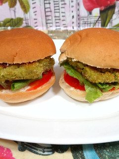 Una foto de Mini hamburguesas de aguacate y quinoa