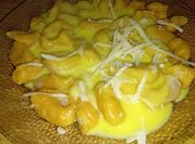 Una foto de ñoqui con curcuma