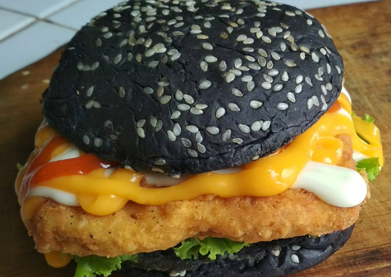 Black burger patties ayam