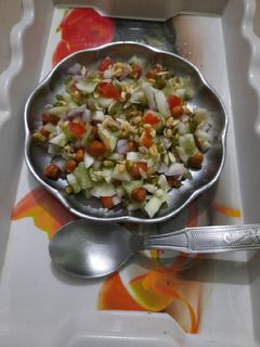 लेफ्टओवर अंकुरित मूंग सलाद (leftover ankurit moong salad recipe in Hindi) रेसिपी मुख्य फोटो