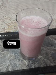 स्ट्रॉबेरी जूस (strawberry juice recipe in Hindi) रेसिपी मुख्य फोटो