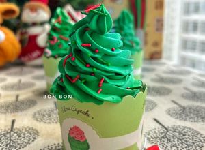 Hình của món Cupcake Noel trang trí đơn giản.