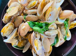 รูปของ หอยลายผัดโหระพา 🐚