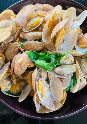 รูปของ หอยลายผัดโหระพา 🐚