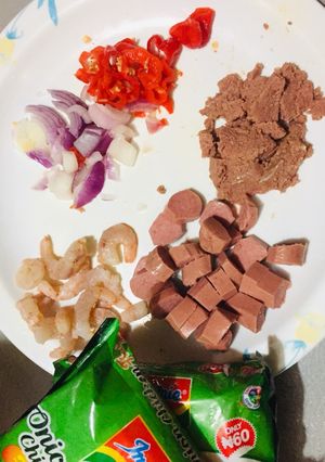 A picture of Easy Spicy Noodles with Boiled Eggs.