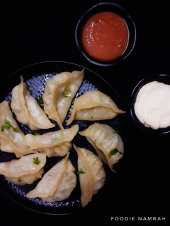 A picture of Momos.