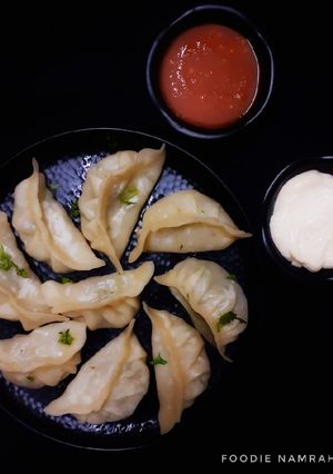 A picture of Momos.